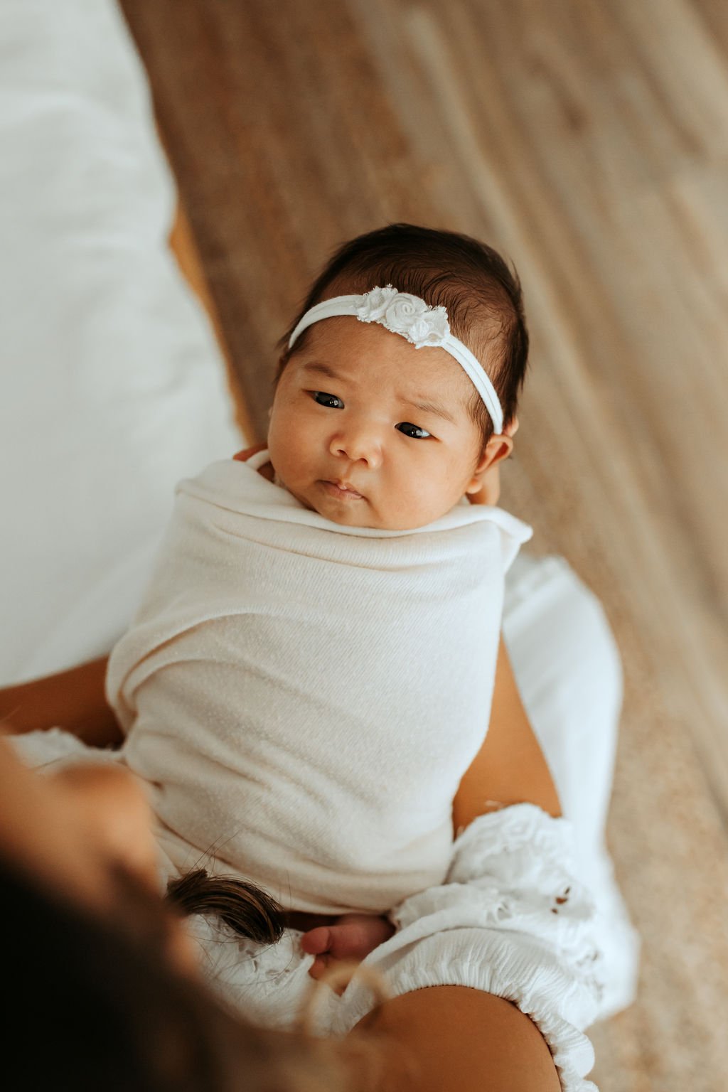 newborn photography, neutral newborn outfit,