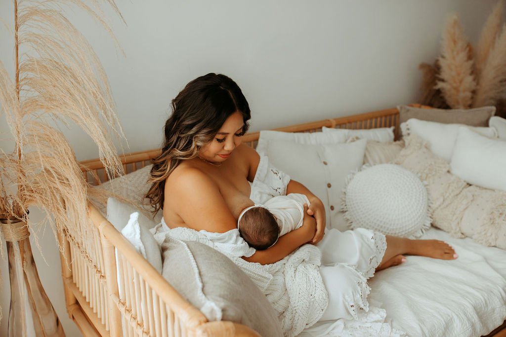 breastfeeding, new mama, new mama glow, mother and baby photography, mother and daughter, intimate motherhood moments, beautiful motherhood moments