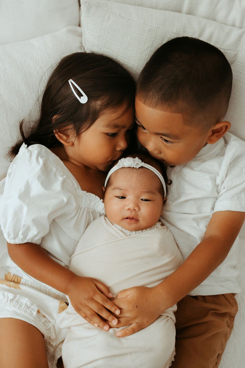 sibling photo with newborn, candid newborn photography